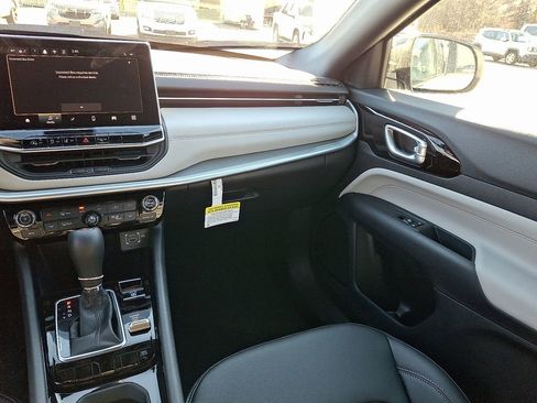 New 2026 Jeep Compass Limited image 12