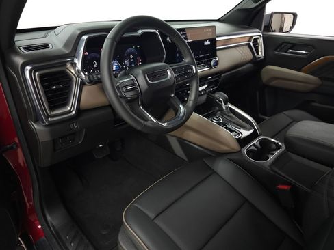 Used 2025 GMC Canyon Denali AWD/4WD image 16