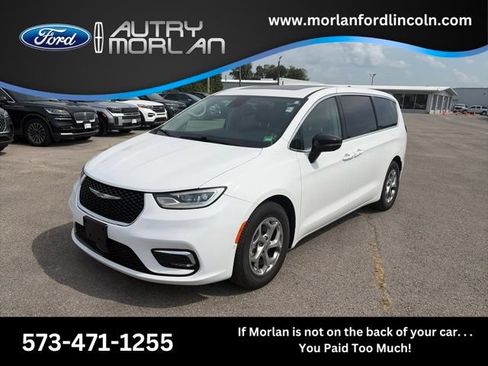 Used 2024 Chrysler Pacifica Limited w/ Trailer Tow Group FWD image 1