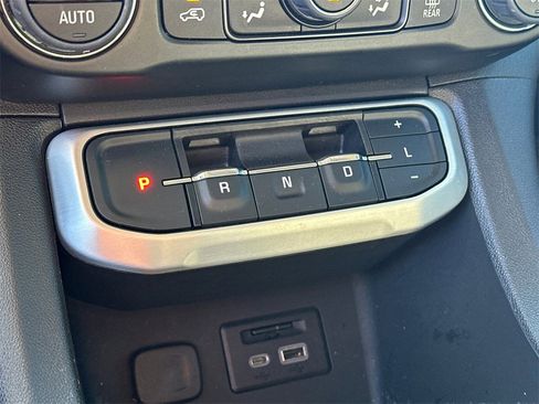 Used 2023 GMC Acadia SLT w/ Elevation Edition image 32