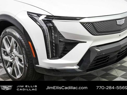Used 2025 Cadillac Optiq Luxury 2 w/ LPO, Floor Liner Package AWD/4WD image 37