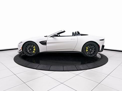 Used 2023 Aston Martin V8 Vantage Roadster image 15