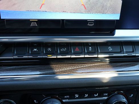 Used 2023 Chevrolet Silverado 1500 LT w/ Z71 Off-Road Package image 21