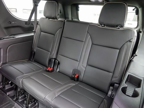 New 2026 Chevrolet Suburban Premier image 20