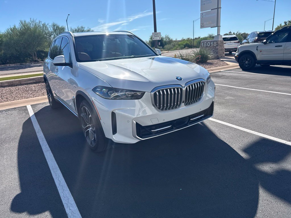 Certified 2024 BMW X5 xDrive40i w/ Premium Package AWD/4WD image 2