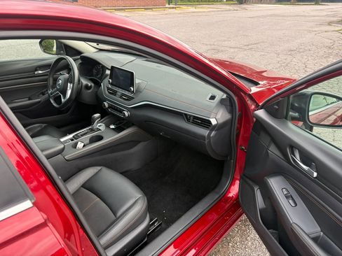 Used 2019 Nissan Altima 2.5 SR w/ SR Premium Package AWD/4WD image 9