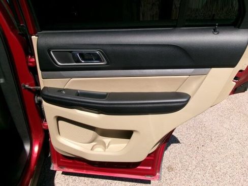 Used 2017 Ford Explorer XLT w/ Equipment Group 201A FWD image 15