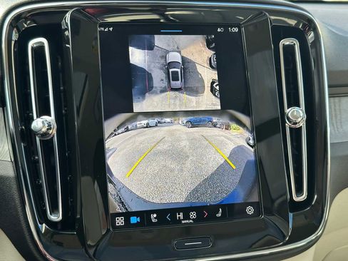 Used 2025 Volvo XC40 B5 Plus w/ Protection Package Premier image 26