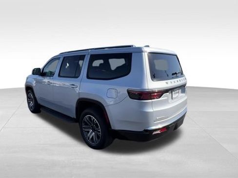 Used 2022 Jeep Wagoneer Series III w/ Flexible Seating Group AWD/4WD image 4