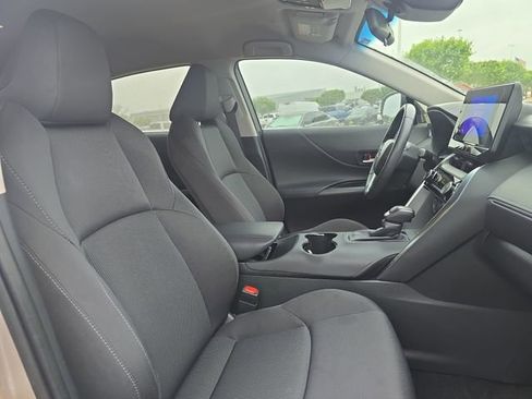 Used 2023 Toyota Venza LE AWD/4WD image 10