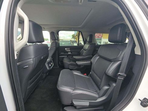 Used 2025 Ford Expedition Platinum AWD/4WD image 5