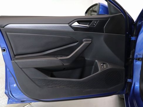 Used 2024 Volkswagen Jetta SE w/ Panoramic Sunroof Package image 10