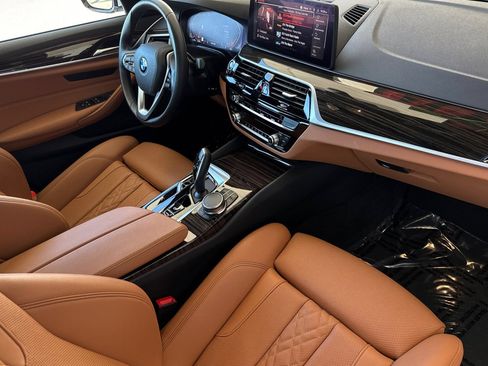 Used 2023 BMW 530i w/ Convenience Package RWD image 17