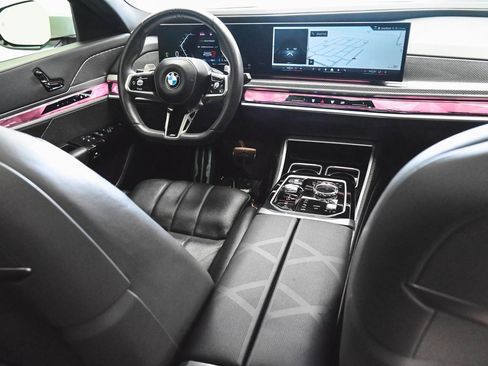 Used 2023 BMW 760i xDrive image 41
