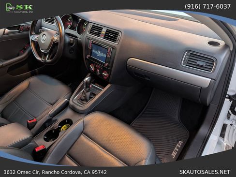 Used 2017 Volkswagen Jetta SE image 16