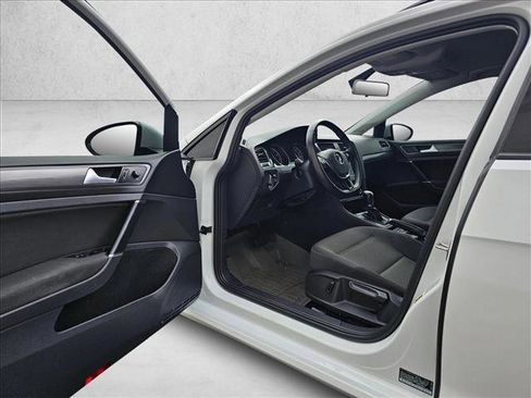 Used 2019 Volkswagen Golf S image 18