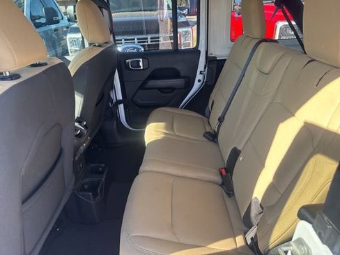 Used 2023 Jeep Wrangler Sahara image 10