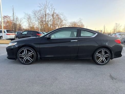 Used 2017 Honda Accord Touring image 6