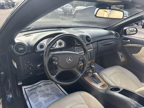 Used 2009 Mercedes-Benz CLK 550 Cabriolet w/ Premium I Pkg image 26