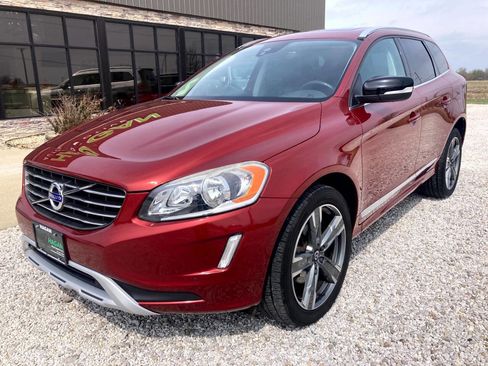 Used 2017 Volvo XC60 T5 Dynamic w/ Preferred Option Package image 3