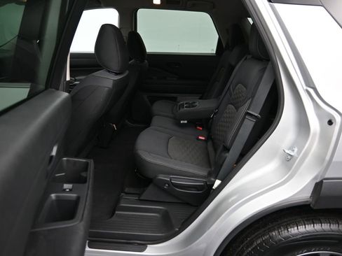 Certified 2024 Nissan Pathfinder SV FWD image 22