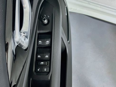 Used 2023 Jeep Compass High Altitude AWD/4WD image 18