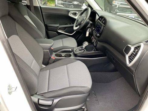 Used 2023 Kia Soul LX FWD image 18