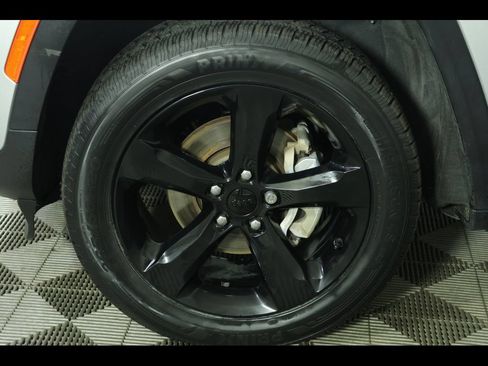 Used 2024 Jeep Grand Cherokee Altitude AWD/4WD image 13