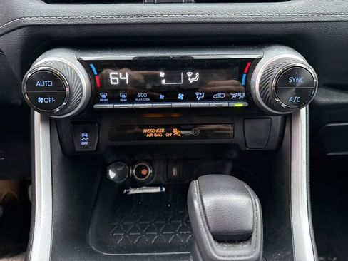 Used 2021 Toyota RAV4 LE image 14