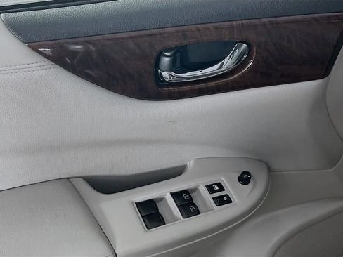 Used 2015 Nissan Quest SL w/ Bose Package FWD image 18