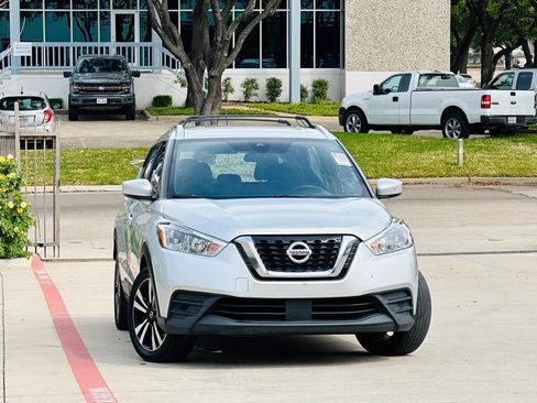 Used 2020 Nissan Kicks SV image 2