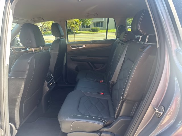 Used 2025 Volkswagen Atlas SE AWD/4WD image 26