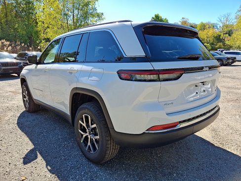 New 2025 Jeep Grand Cherokee Limited image 3