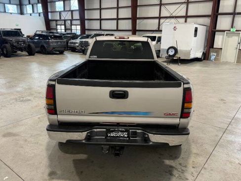 Used 2005 GMC Sierra 3500 SLT w/ Heavy-Duty Power Package image 10