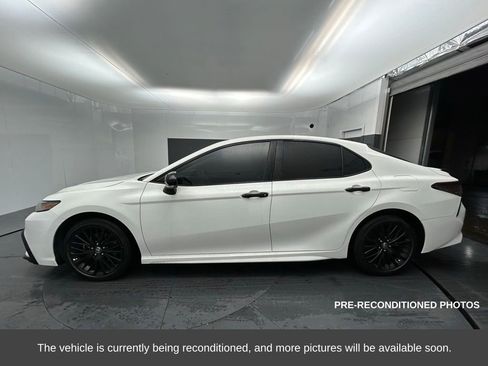 Used 2022 Toyota Camry SE image 2