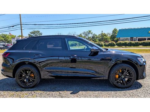 Used 2023 Audi e-tron Chronos image 8