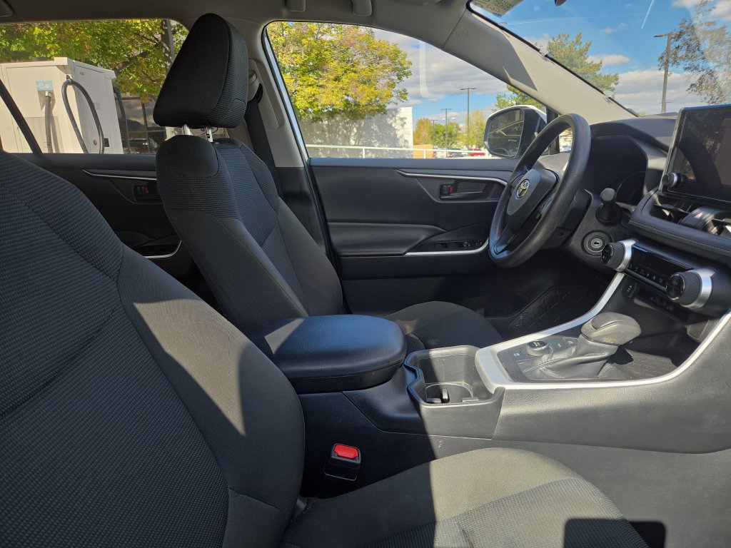 Used 2024 Toyota RAV4 LE AWD/4WD image 6