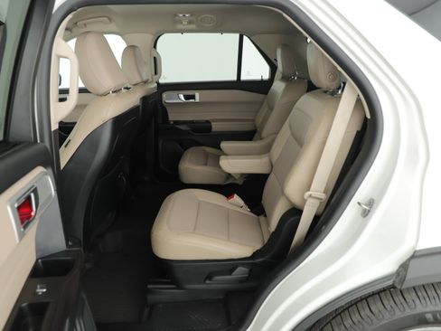 Used 2020 Ford Explorer Limited image 18