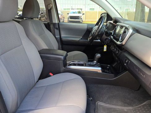 Used 2016 Toyota Tacoma SR5 image 25