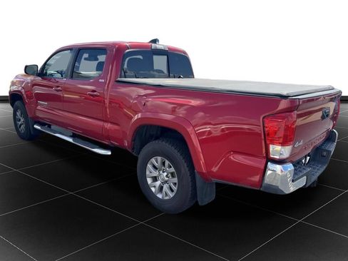 Used 2018 Toyota Tacoma SR5 AWD/4WD image 3