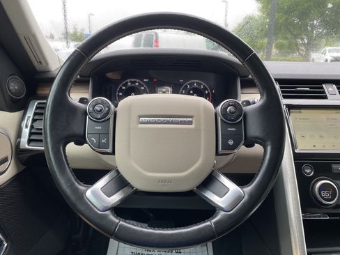Used 2018 Land Rover Discovery HSE AWD/4WD image 16
