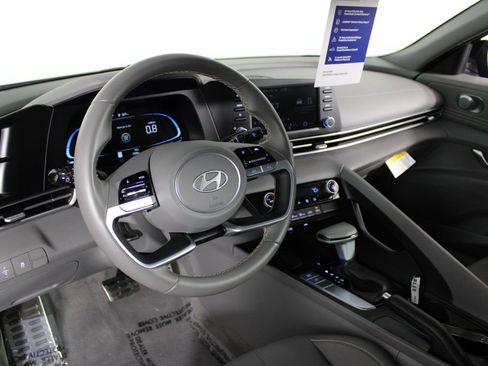 Certified 2025 Hyundai Elantra Sport image 17