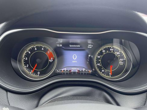 Used 2022 Jeep Cherokee Trailhawk AWD/4WD image 25