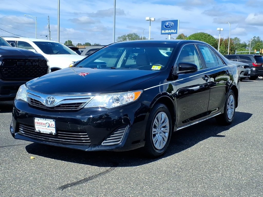 Used 2013 Toyota Camry LE FWD image 3