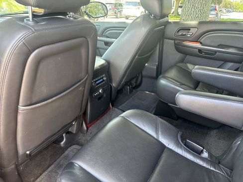Used 2014 Cadillac Escalade Luxury AWD/4WD image 36