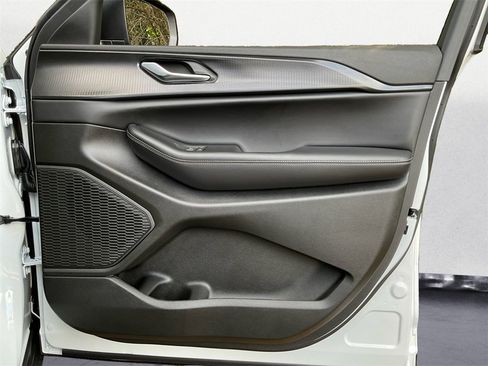 New 2025 Jeep Grand Cherokee L Laredo w/ Luxury Tech Group I image 10