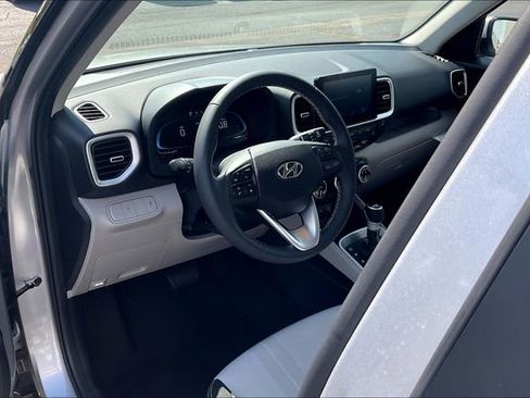 New 2025 Hyundai Venue SEL image 6