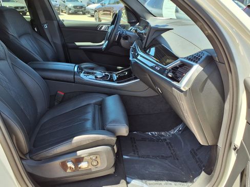 Used 2025 BMW X5 xDrive50e AWD/4WD image 11