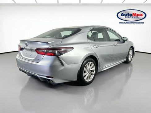 Used 2023 Toyota Camry SE FWD image 2