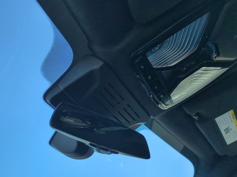 Used 2025 BMW X7 M60i image 27